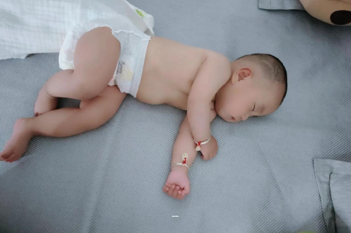 自贡宝宝脸上有白色斑块 自贡宝宝脸上有白色斑块